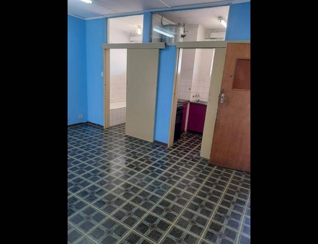 2 BEDROOM APARTMENT FOR SALE IN SUNNYSIDE